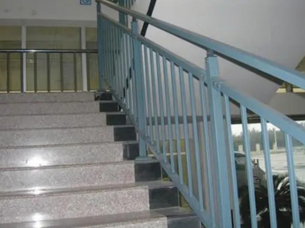 楼梯扶手